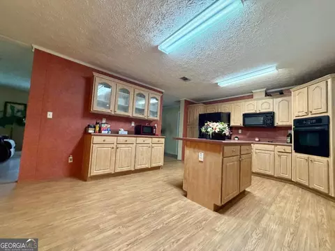 Kitchen - 1301 Floyd Dr, Townsend, GA 31331 photo 3 of 5