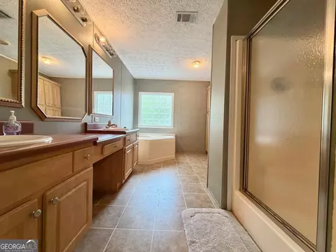 Bath - 1301 Floyd Dr, Townsend, GA 31331 photo 1 of 6