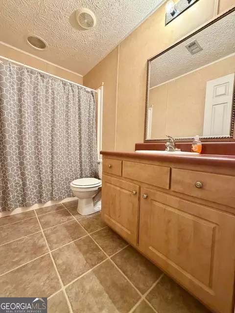 Bath - 1301 Floyd Dr, Townsend, GA 31331 photo 5 of 6