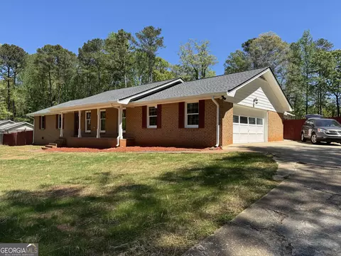 700 Ponderosa Ct, Fayetteville, GA 30214