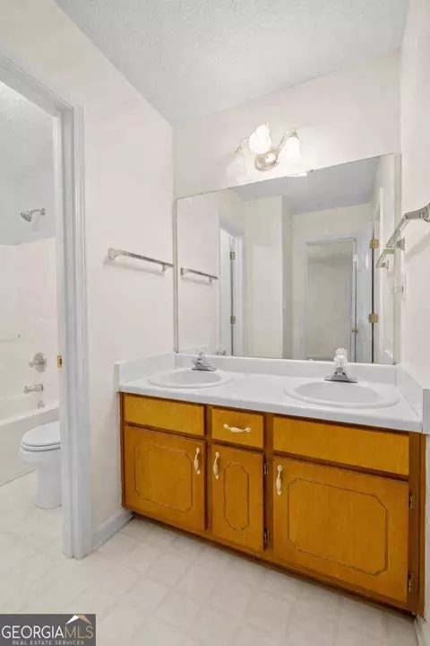 Bath - 365 Hillview Rd, Hampton, GA 30228 photo 1 of 7