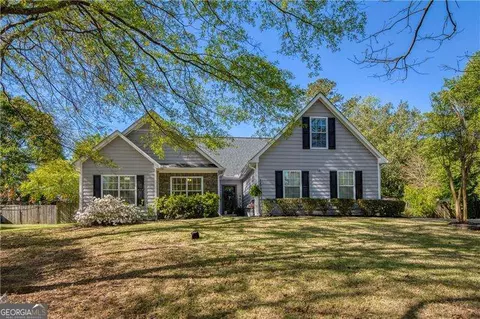 1520 Smoke Hill Dr, Hoschton, GA 30548