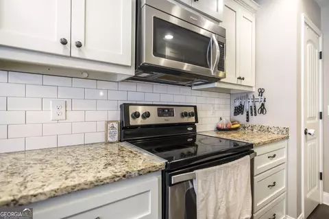 Kitchen - 204 Allington Walk, Warner Robins, GA 31088 photo 2 of 3