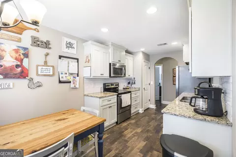 Kitchen - 204 Allington Walk, Warner Robins, GA 31088 photo 1 of 3
