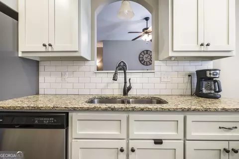 Kitchen - 204 Allington Walk, Warner Robins, GA 31088 photo 3 of 3
