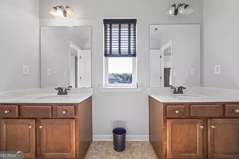 Bath - 1180 Chapel Estates Way, Dacula, GA 30019 photo 3 of 4