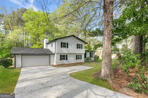 4645 Dunwoody Club Dr, Dunwoody, GA 30350