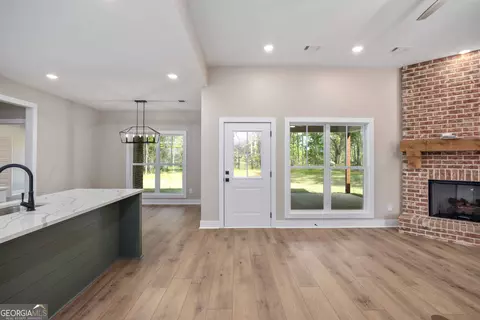 Living - 230 Mcgee Rd, Pine Mountain, GA 31822 photo 2 of 2