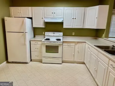 Kitchen - 1194 Lindsey St, Lagrange, GA 30240 photo 1 of 2