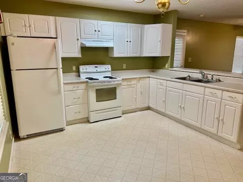 Kitchen - 1194 Lindsey St, Lagrange, GA 30240 photo 2 of 2