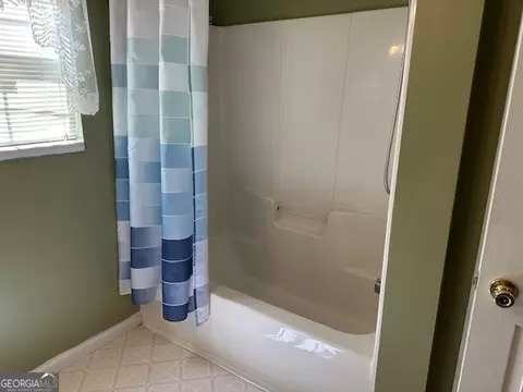 Bath - 1194 Lindsey St, Lagrange, GA 30240 photo 2 of 2