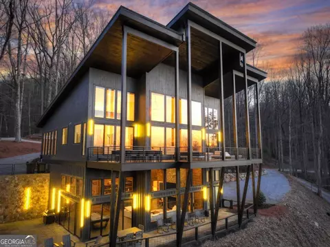 415 Green Ridge Trl, Blue Ridge, GA 30513