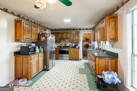 Kitchen - 2356 Stone Dr, Comer, GA 30629 photo 2 of 3