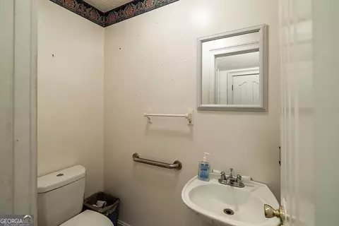 Bath - 2356 Stone Dr, Comer, GA 30629 photo 4 of 4