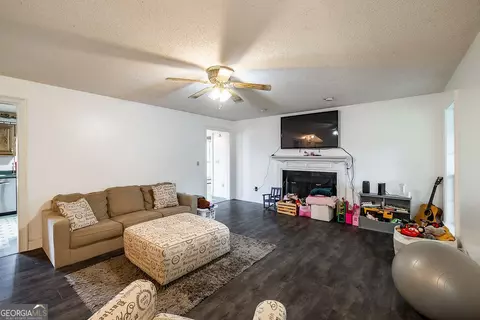 Living - 2356 Stone Dr, Comer, GA 30629 photo 2 of 3