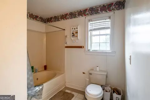 Bath - 2356 Stone Dr, Comer, GA 30629 photo 3 of 4