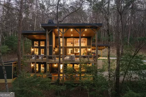 171 Huckleberry Ln, Mineral Bluff, GA 30559