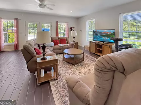 Living - 6356 Highway 191, Comer, GA 30629 photo 6 of 6