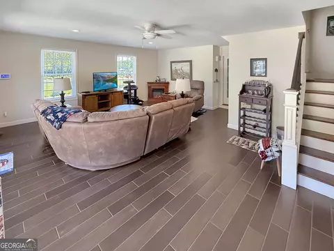 Living - 6356 Highway 191, Comer, GA 30629 photo 4 of 6