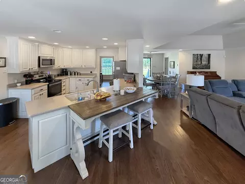Kitchen - 6356 Highway 191, Comer, GA 30629 photo 2 of 6