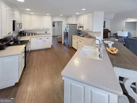 Kitchen - 6356 Highway 191, Comer, GA 30629 photo 3 of 6