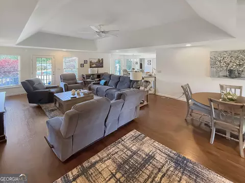 Living - 6356 Highway 191, Comer, GA 30629 photo 2 of 6