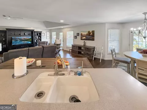 Kitchen - 6356 Highway 191, Comer, GA 30629 photo 4 of 6