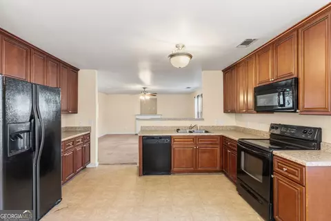 Kitchen - 102 Steeple Ct, Perry, GA 31069 photo 3 of 3