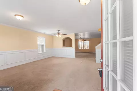Living - 102 Steeple Ct, Perry, GA 31069 photo 6 of 8