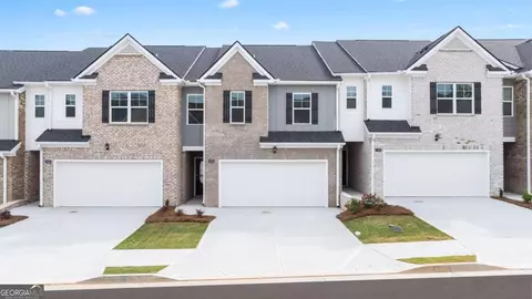 390 Silver Moon Dr, Loganville, GA 30052