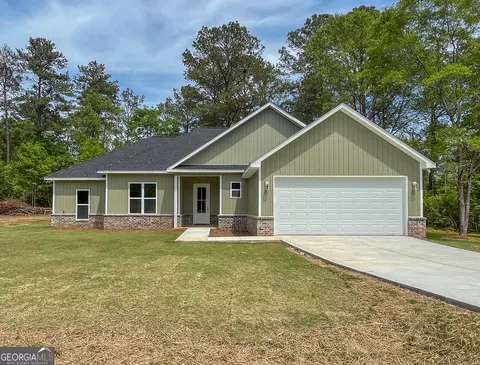 711 Flanders Ct, Dublin, GA 31021