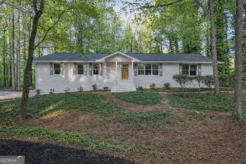 730 Ponderosa Ct, Fayetteville, GA 30214