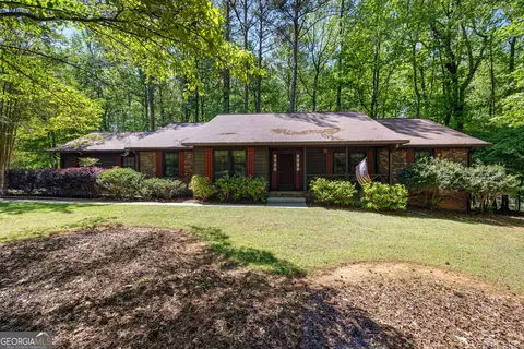 160 Kingswood Dr, Fayetteville, GA 30215