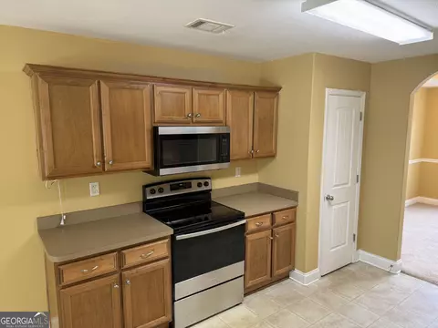 Kitchen - 429 Jasmine Cir, Lagrange, GA 30241 photo 3 of 3