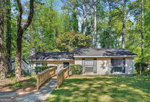 814 Hemingway Rd, Stone Mountain, GA 30088