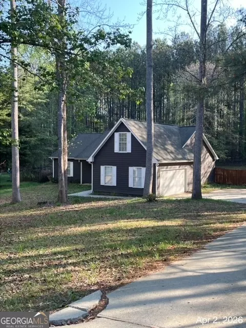 5051 Cliff Top Dr, Loganville, GA 30052
