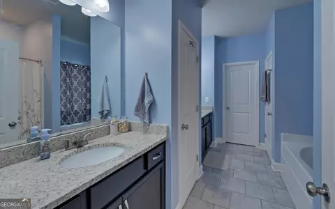 Entry Way - 810 Winscape Ln, Cornelia, GA 30531 photo 4 of 7