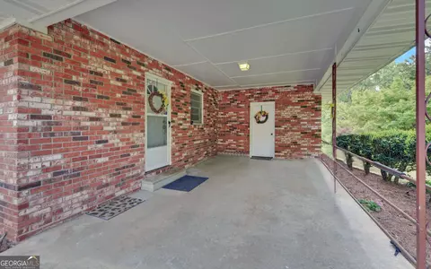 Exterior - 586 Collins Rd, Toccoa, GA 30577 photo 4 of 21