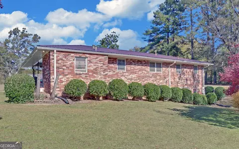 Exterior - 586 Collins Rd, Toccoa, GA 30577 photo 5 of 21