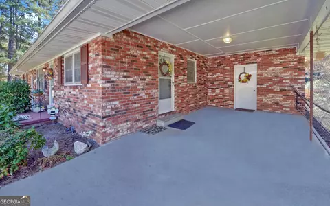 Exterior - 586 Collins Rd, Toccoa, GA 30577 photo 3 of 21