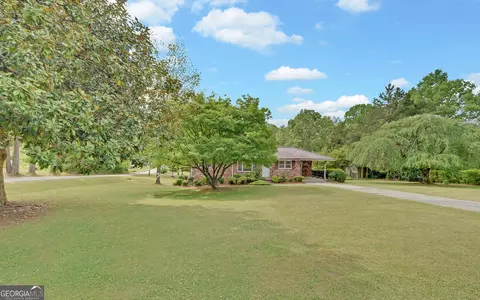 Exterior - 586 Collins Rd, Toccoa, GA 30577 photo 19 of 21