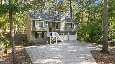 1528 Oakleaf Dr, Auburn, GA 30011