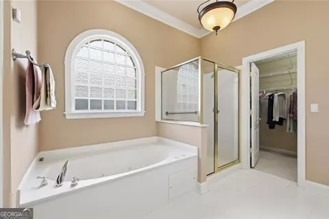 Bath - 2575 Harman Park Ct NW, Duluth, GA 30097 photo 2 of 4