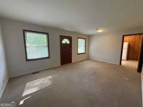 Living - 727 Central Rd, Thomson, GA 30824 photo 2 of 4