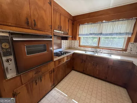 Kitchen - 727 Central Rd, Thomson, GA 30824 photo 2 of 2