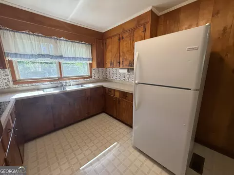 Kitchen - 727 Central Rd, Thomson, GA 30824 photo 1 of 2