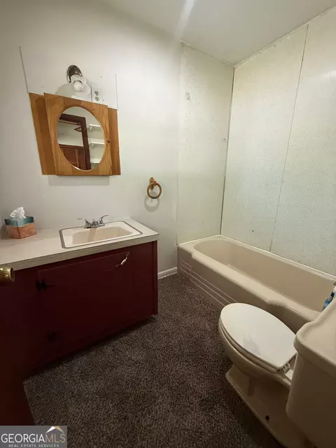 Bath - 727 Central Rd, Thomson, GA 30824 photo 1 of 3