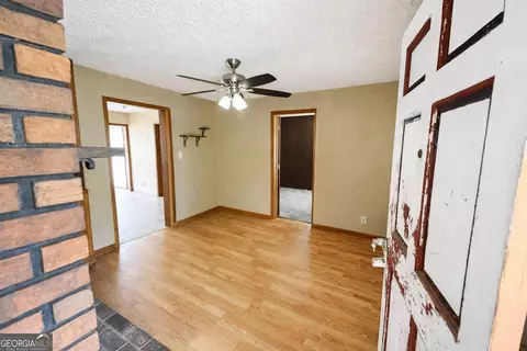 Living - 354 S Pine St, Toccoa, GA 30577 photo 1 of 3
