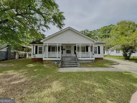 354 S Pine St, Toccoa, GA 30577
