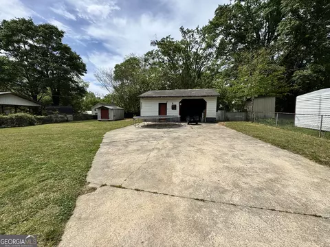 Exterior - 354 S Pine St, Toccoa, GA 30577 photo 3 of 4